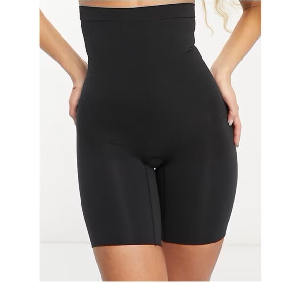 NEW SPANXsculpt Seamless Power High-Waisted Mid-Thigh Short in Black P107 - Picture 1 of 9